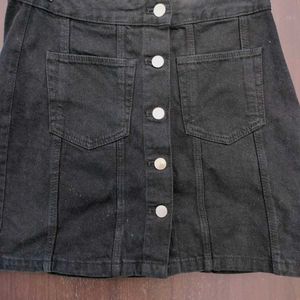 buttoned skirt