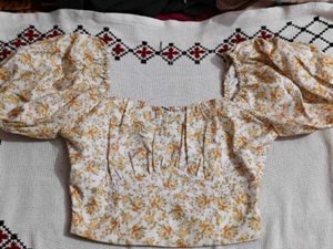 Floral Puff Sleeve Smocked Crop Top