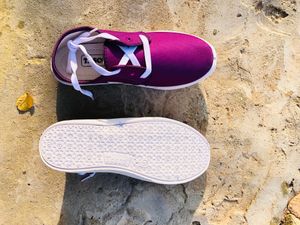 Flat Shoes For Men And Women                                       Sizes Available = Uk 8-9