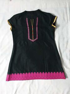 Women's Short Kurti By Srishti