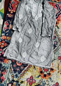 Very Good Looking Top With Size L