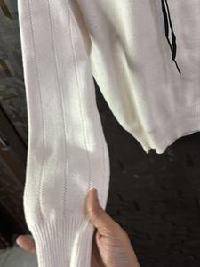 PURE WHITE WOOLLEN SWEATER
