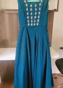 Beautiful Dark Green Sleeveless Gown For Party