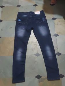 Scooper Jeans - Stylish Denim