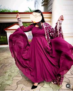 Elegant purple fleyar Ethnic Gown