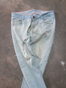 I am offering a very well made perfect jeans ver