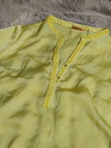 Butter Yellow Top