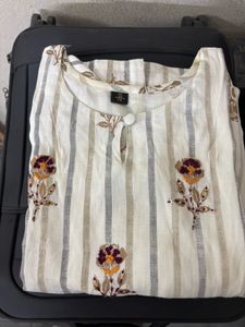 Beautiful Cotton White Kurti With 2 Pockets