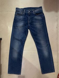 Levis Straight Fit Jeans