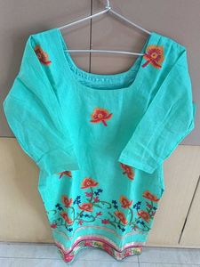 Floral Embroidered Kurta