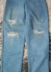 Straight Fit Ripped Jeans – Effortlessly Cool