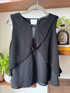 Chic Black Sleeveless Top