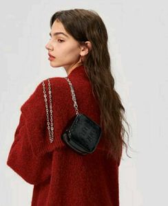 Solid box shoulder bag