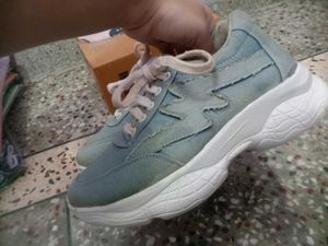 Blue Sneakers💗