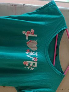 Cute &#39;Love&#39; Graphic Tee