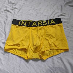 Intarsias Yellow Trunks