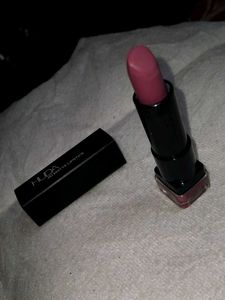 Huda Beauty Matte Lipstick