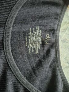 Black Ribbed Lettuce Edge Top