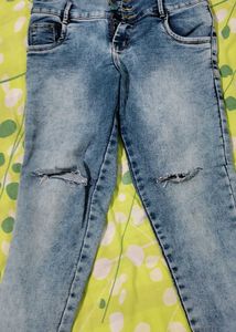 Ripped Denim Jeans with FREEGIFT