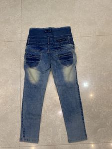 Straight Fit Ankle Length Jeans With Bow
