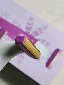 BRAND NEW Caresmith Bloom Bikini Trimmer for Women