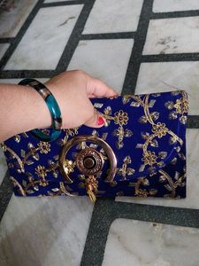 I SELLING this Bag