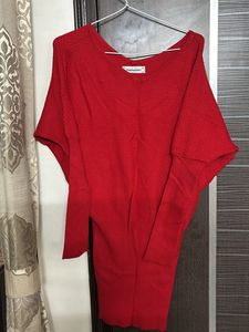 LONG RED SWEATER