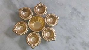 Pack Of 4 Diya Shape Flower Decorative Urli Bowl