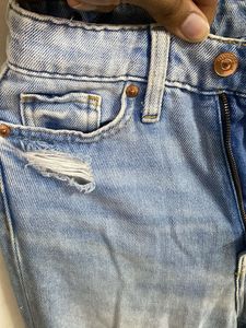 Ripped Light Wash Jeans Waist-26 High Rise