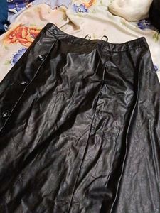 BLACK LEATHER SKIRT