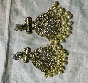 Exquisite Gold-Toned Kundan And Jhumka Earring