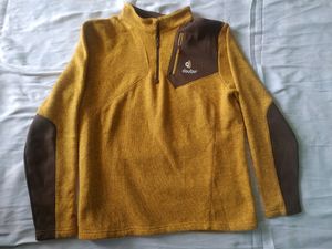 (Unisex)R1® Air Zip-Neck fleece is ideal for Cold