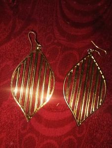 2 Earrings