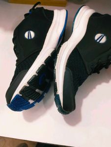 Action Sneakers