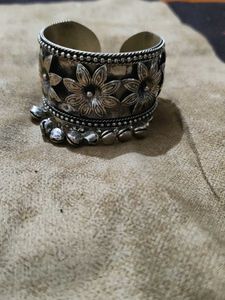 Oxidised Handcuff