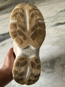 ZARA Bow Accent Sneakers seize 33 for girl kids