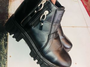 Black boots 🥾 1 time used only good condition