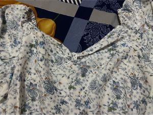 WHITE BLUE FLORAL TOP