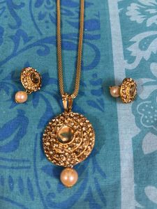 Ear Rings With Light Necklace Piece