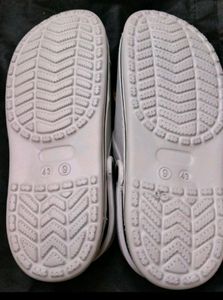 CROCS | GREY CLOGS/ NO FLAWS | NEVER US