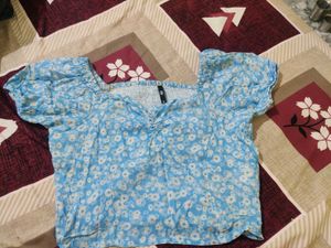 floral blue top