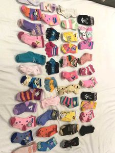 (40 Socks Jodi And 4 Hand Gloves) Bundle