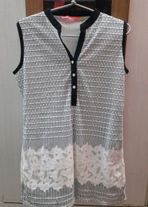 Sleeveless tunic top