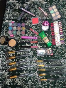 Makeup Bundle - Brushes, Palettes, & More!