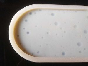 White bubble resin tray