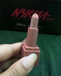 HUDABEAUTY Bullet Lipstick "Interview"