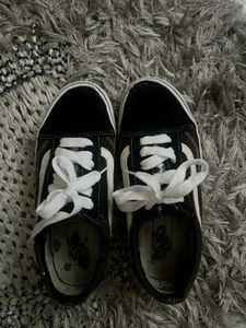 Vans Old Skool - Classic Black Sneakers