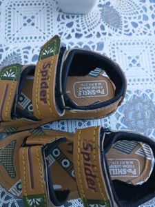 Bacchon Ki Like New Sandal