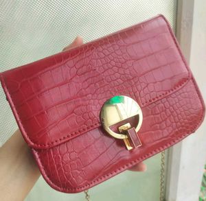 red croc slingbag ✧