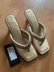 Pretty Western/ethnic Kitten Heel Sandals